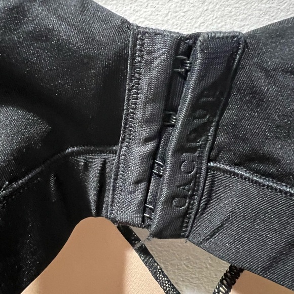 Cacique size 46G Elegant Black Lace Bra, adjustable straps, full figured, EUC - Picture 4 of 7